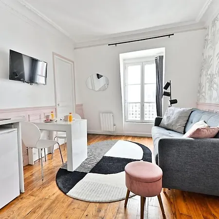 Magnifique Rose A #garemontparnasse باريس